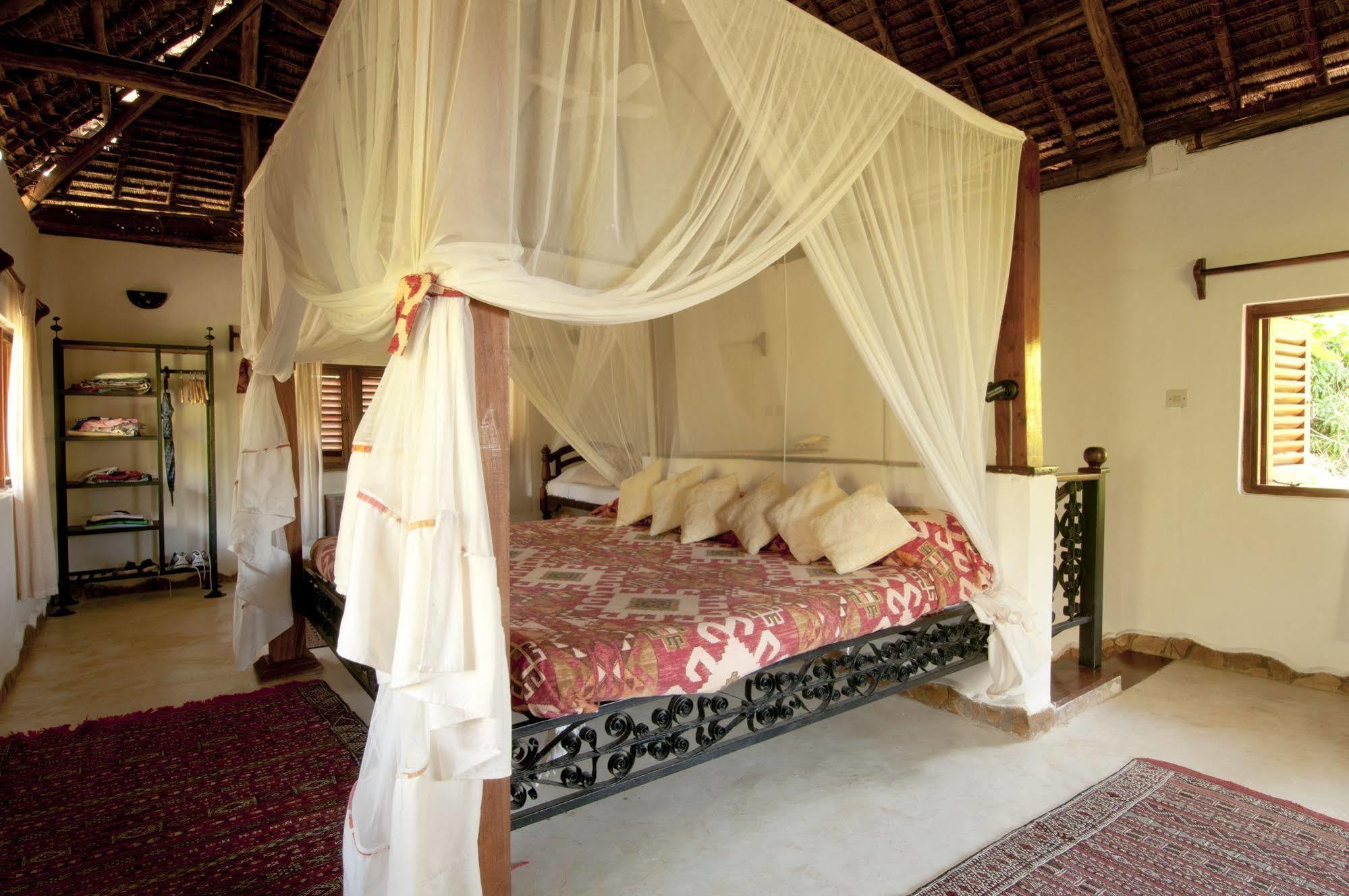 Kinasi Lodge Utende Exterior photo
