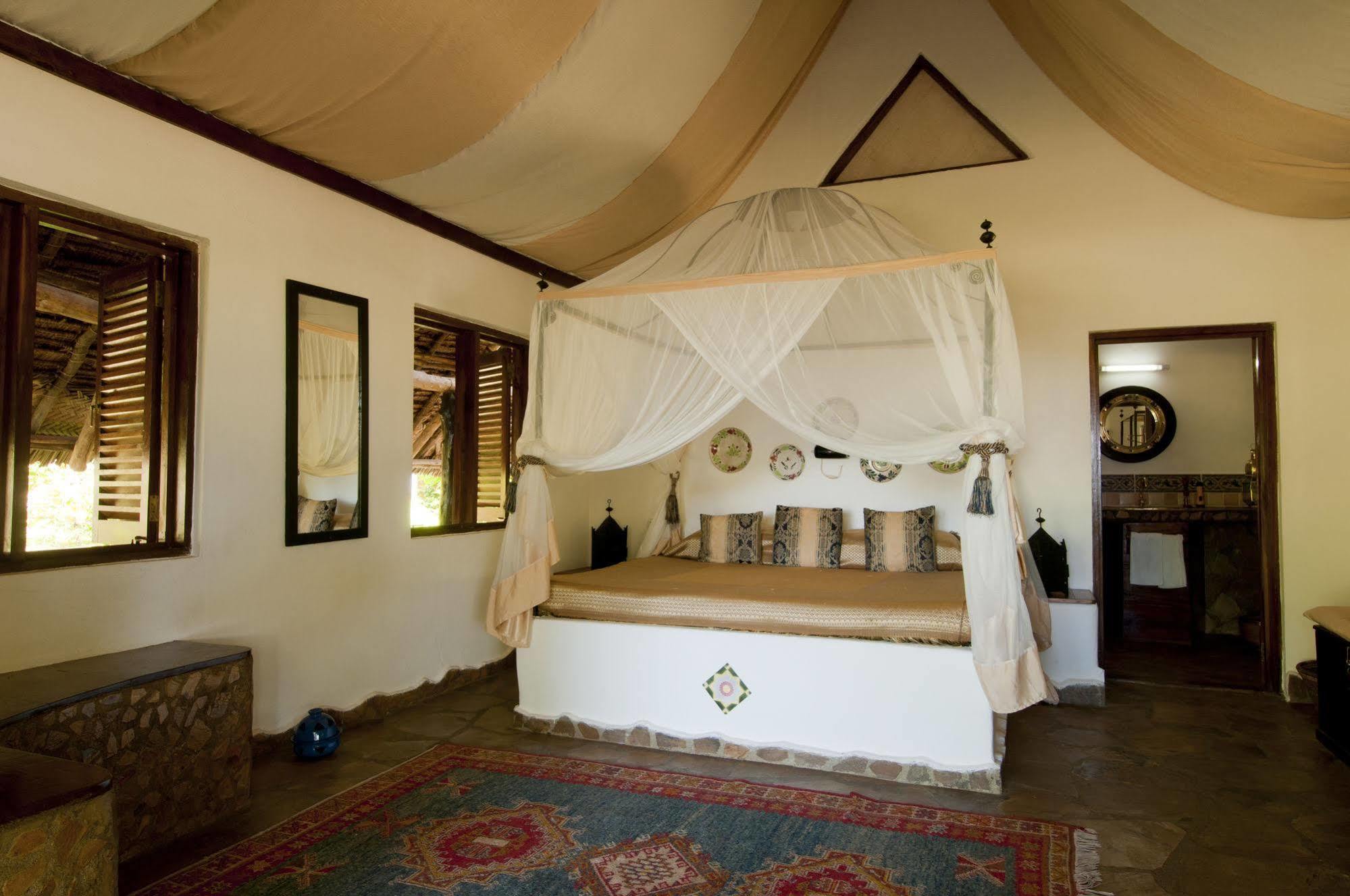 Kinasi Lodge Utende Exterior photo